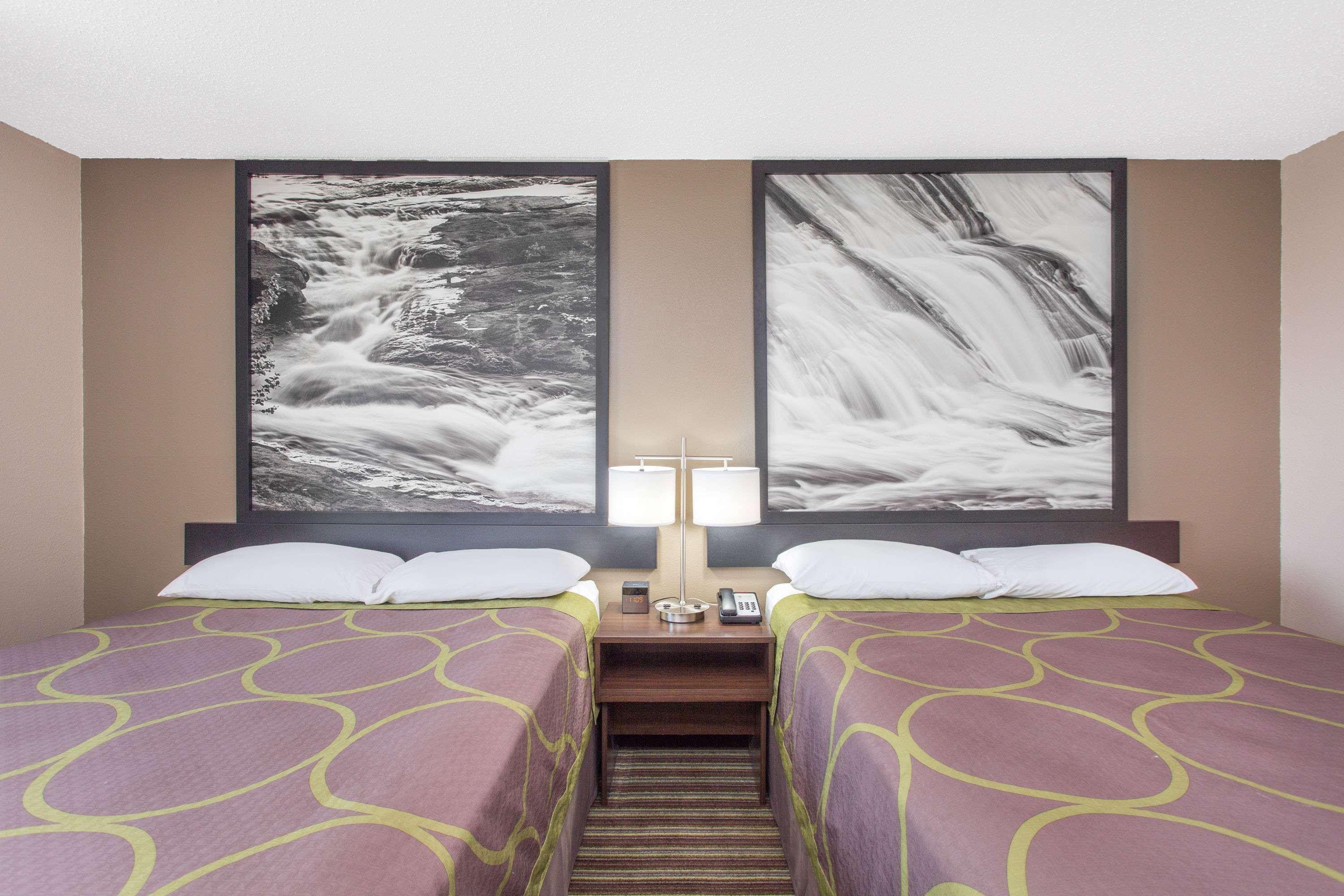 Super 8 By Wyndham Columbus Airport Hotel Екстериор снимка