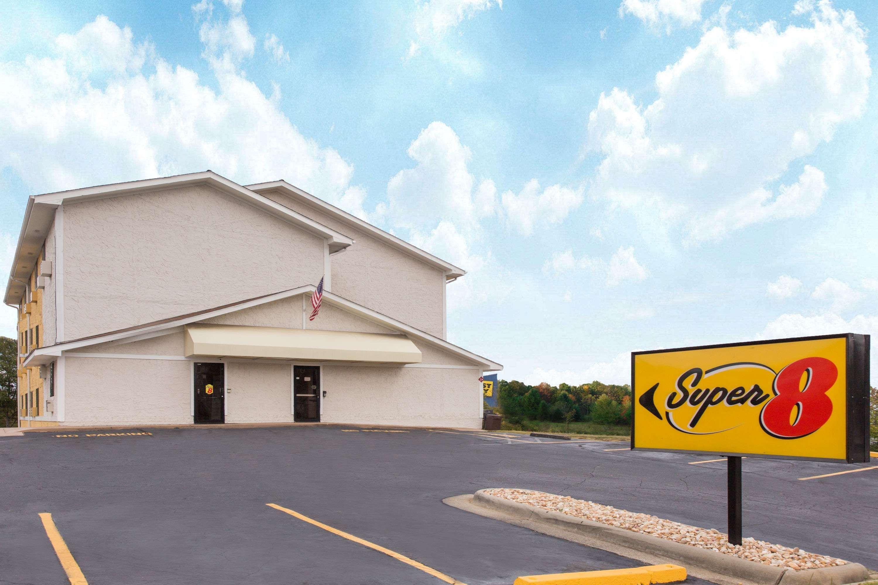 Super 8 By Wyndham Columbus Airport Hotel Екстериор снимка