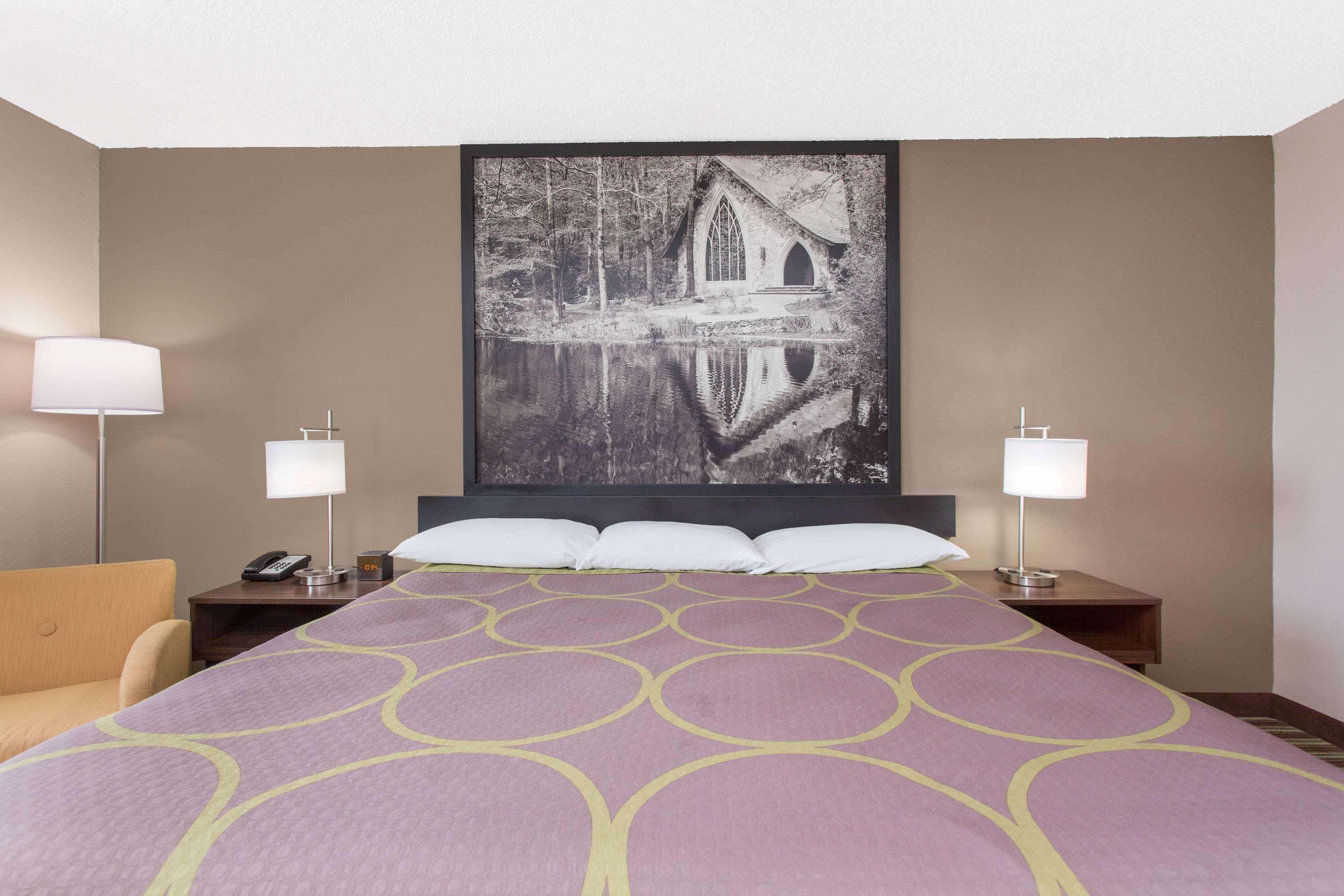 Super 8 By Wyndham Columbus Airport Hotel Екстериор снимка