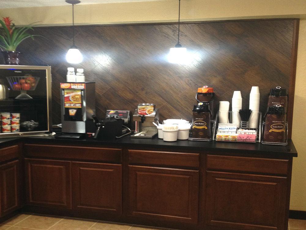 Super 8 By Wyndham Columbus Airport Hotel Екстериор снимка