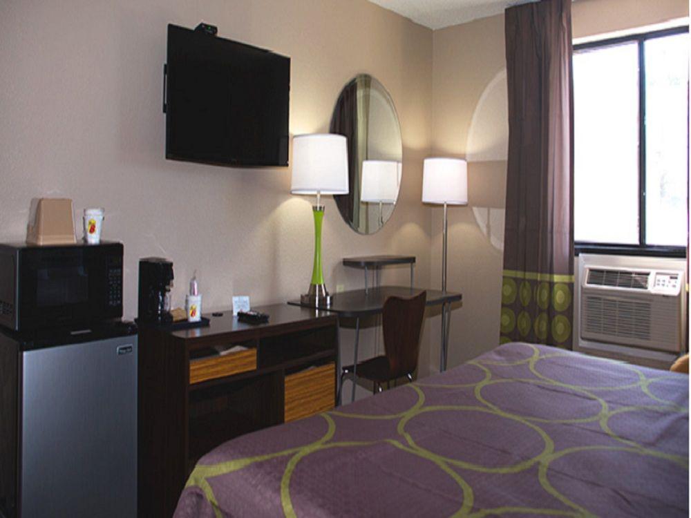 Super 8 By Wyndham Columbus Airport Hotel Екстериор снимка