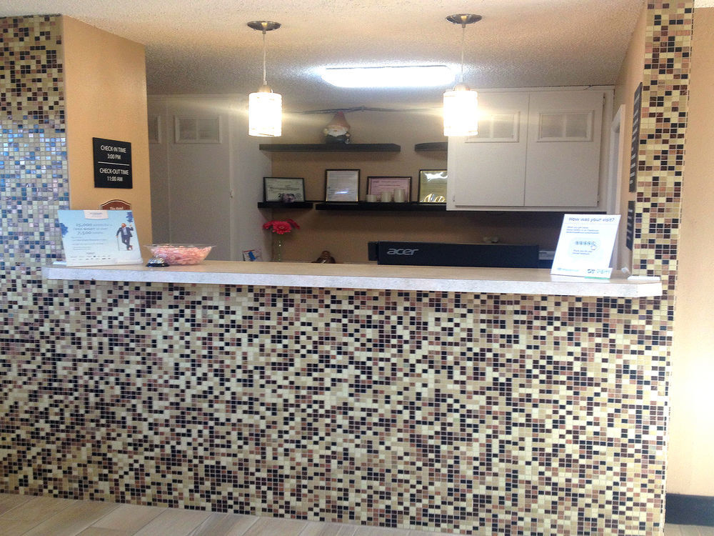 Super 8 By Wyndham Columbus Airport Hotel Екстериор снимка