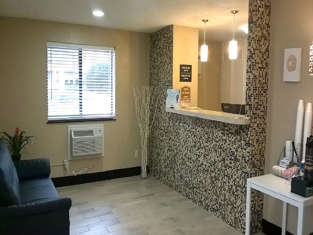 Super 8 By Wyndham Columbus Airport Hotel Екстериор снимка