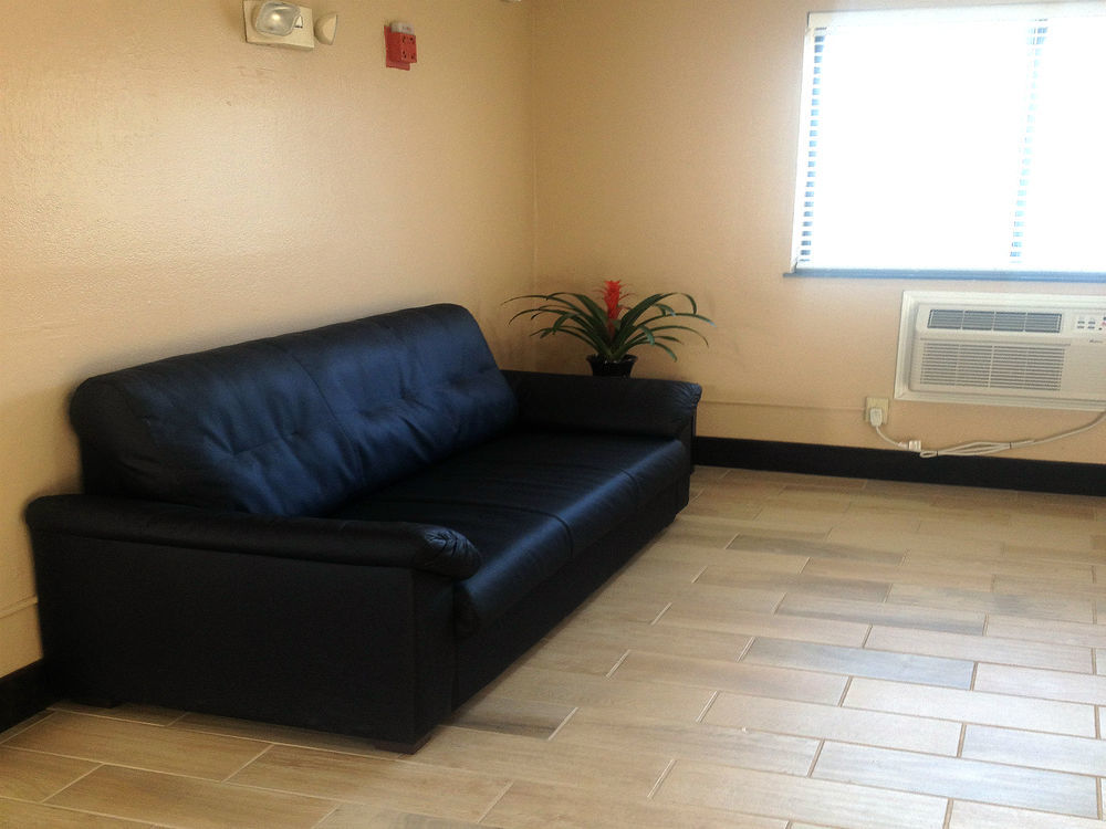 Super 8 By Wyndham Columbus Airport Hotel Екстериор снимка