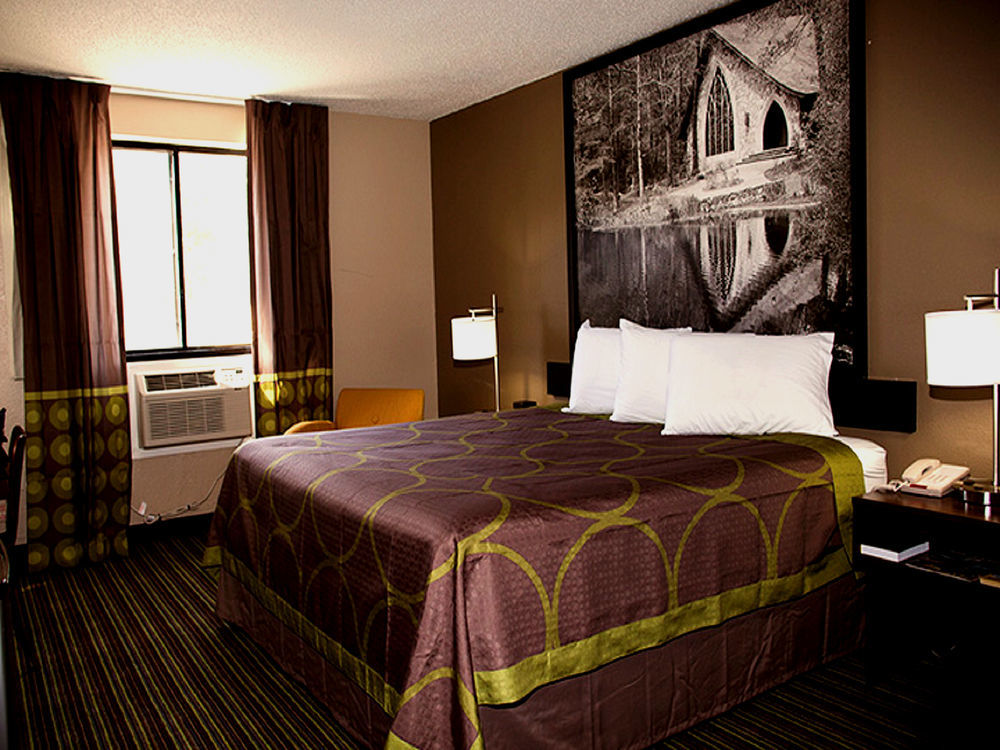 Super 8 By Wyndham Columbus Airport Hotel Екстериор снимка